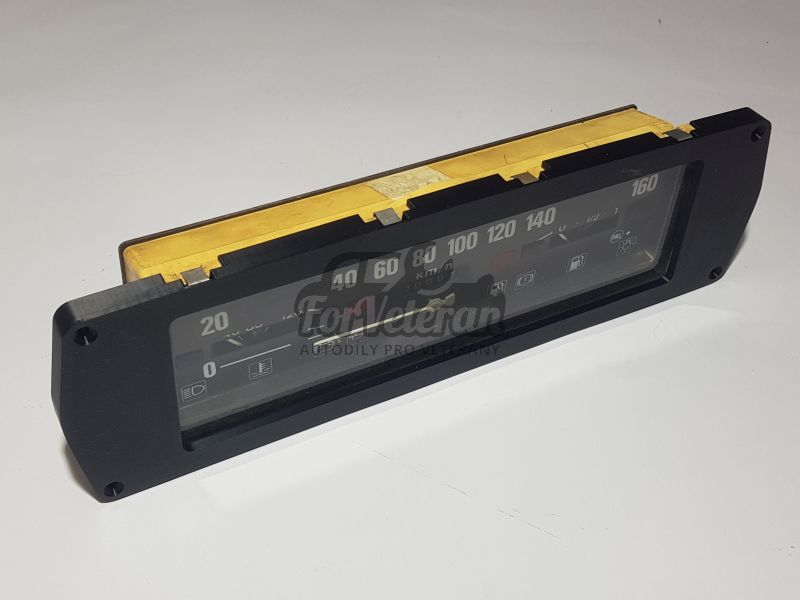 Panel přístrojové desky / rámeček budíků ŠKODA 105, 120, Garde ; 113980110