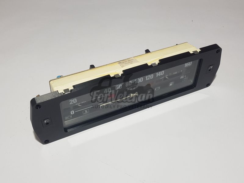 Panel přístrojové desky / rámeček budíků ŠKODA 105, 120, Garde ; 113980111