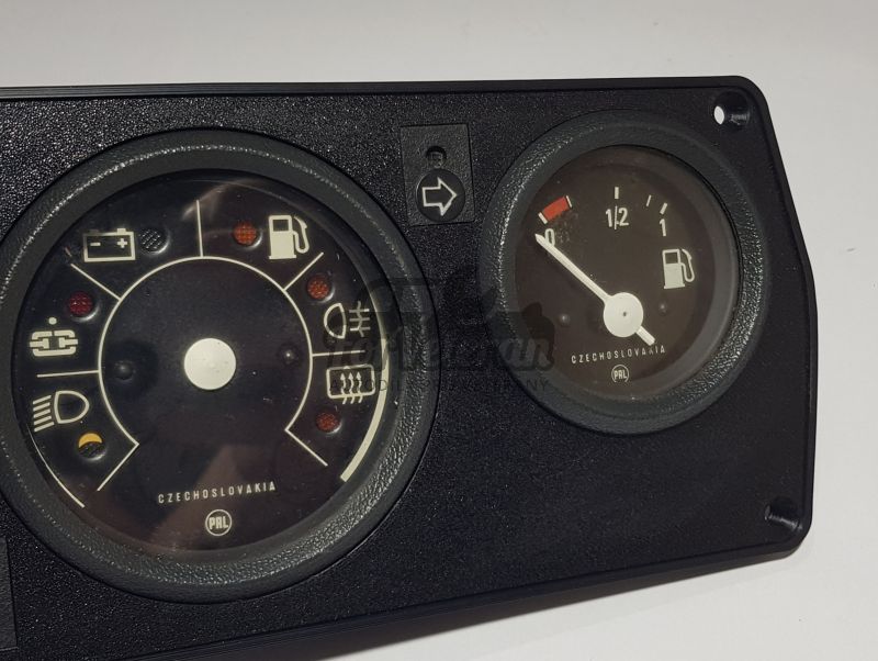 Panel přístrojové desky / rámeček budíků ŠKODA 105, 120 ; 113980113