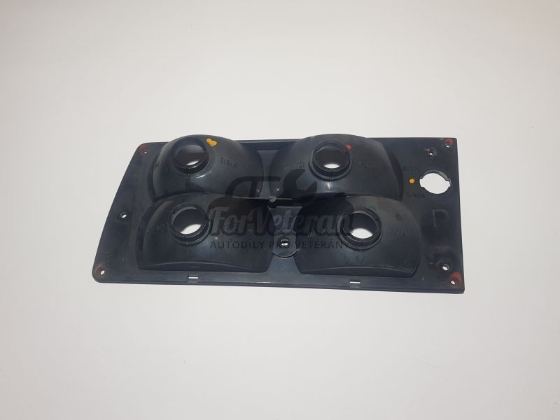 spodek - základna zadního světla PRAVÁ ŠKODA 105, 120, 130, Rapid ; 114924261